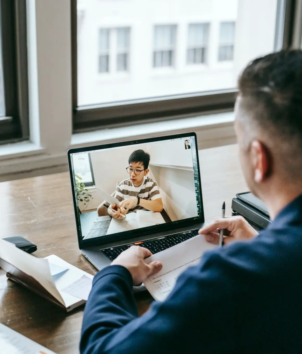 Así preparamos una clase de correo y videollamadas para adultos